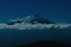 Ande. Il vulcano Cotopaxi in Ecuador.De Agostini Picture Library/V. Degrandi