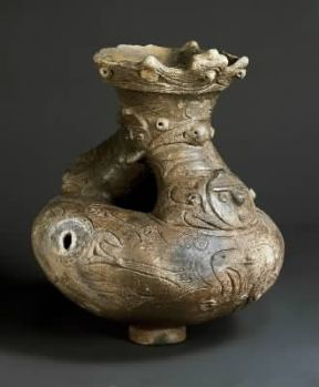 Ceramica. Brocca giapponese del periodo Jomon (Tokyo, Museo Nazionale).Tokyo, Museo Nazionale