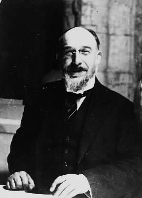 Erik Alfred Leslie Satie fotografato da Man Ray.Parigi, BibliothÃ¨que Nationale