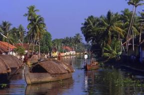 India . Un tipico villaggio nello Stato del Kerala.De Agostini Picture Library/A. Tessore