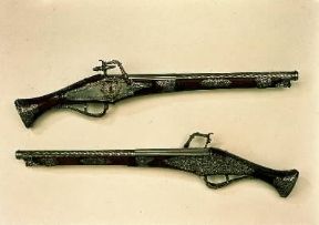 Pistola. Coppia di pistole a ruota realizzate per Luigi XIII di Francia (1639; Stoccolma, Livrustkammaren).Stoccolma, Livrustkammaren