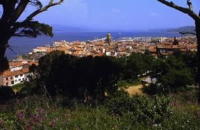 Saint-Tropez. Veduta dell'abitato.De Agostini Picture Library / G. Berengo Gardin