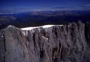 Roccia. Veduta del gruppo montuoso della Marmolada.De Agostini Picture Library / S. Vannini