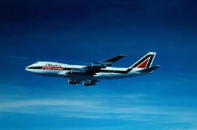 Aeroplano. Un Boeing 747 Jumbo in volo. Alitalia