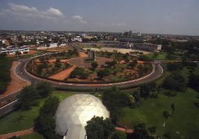 LomÃ©. Veduta della capitale del Togo con piazza dell'Indipendenza in primo piano.De Agostini Picture Library/C. Sappa