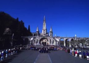 Lourdes. La basilica dell'Immacolata Concezione o basilica superiore.De Agostini Picture Library/G. SioÃ«n