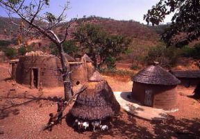 Togo. Insediamenti tipici della popolazione rurale togolese nel Nord del Paese.De Agostini Picture Library/C. Sappa