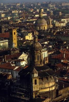 Torino. Le cupole della SS. TrinitÃ  e della basilica Mauriziana.De Agostini Picture Library/C. Baraggi