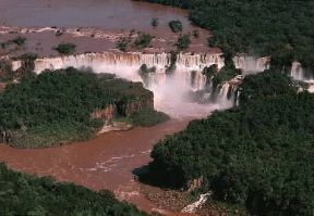 Brasile . Le cascate formate dal fiume IguaÃ§u nello Stato del ParanÃ¡.De Agostini Picture Library/G.SioÃ«n