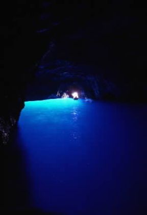 Grotta Azzurra. La famosa grotta nell'isola di Capri.De Agostini Picture Library / S. Vannini