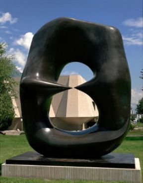 Henry Moore. Oval with Points, bronzo (1968-70).De Agostini Picture Library / G. Dagli Orti