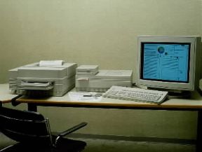 Elaboratore . Sistema di desktop publishing individuale composto di personal computer e di stampante laser. De Agostini Picture Library/G. Cigolini