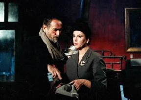 Franco Brusati. Vittorio Gassman e Stefania Sandrelli in una scena del film Lo zio indegno (1989).De Agostini Picture Library
