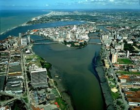 Pernambuco. Veduta della capitale Recife, cittÃ  che si estende parte sulla terraferma e parte sulle isole di Recife e di AntÃ´nio Vaz.De Agostini Picture Library/Pubbliaerfoto