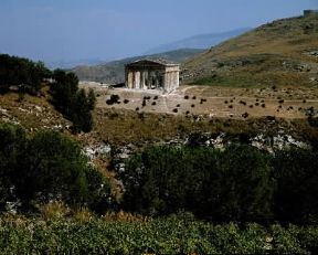 Segesta . Il tempio dorico della seconda metÃ  del sec. V a. C.De Agostini Picture Library/G. Dagli Orti