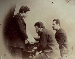 Pietro Mascagni (a sinistra, nella foto) con A. Fraschetti e G. Puccini (Livorno, Museo Mascagni).De Agostini Picture Library/A. Dagli Orti