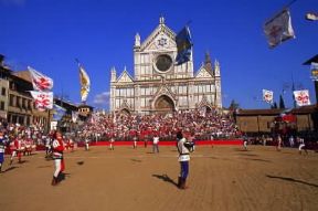 Toscana. Un momento del corteo storico che precede la partita di calcio in costume a Firenze.De Agostini Picture Library/G. Carfagna