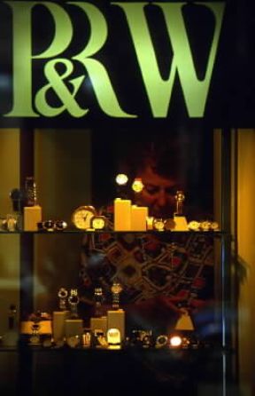 Zurigo. Una vetrina di una gioielleria lungo la famosa Bahnhofstrasse.De Agostini Picture Library/F. Giaccone