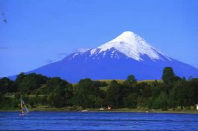 Cono del vulcano cileno Osorno.De Agostini Picture Library / W. Buss