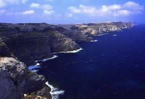 Lampedusa. Un tratto della frastagliata costa occidentale. De Agostini Picture Library/G. Veggi