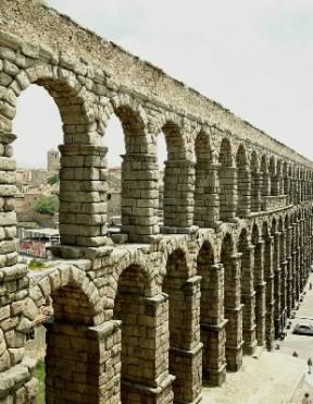 Roma. L'acquedotto di Segovia (sec. I d. C.).De Agostini Picture Library / G. Dagli Orti