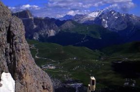 Trentino Alto-Adige. Veduta di Forcella del Sassolungo, sullo sfondo la Marmolada.De Agostini Picture Library/G. Veggi