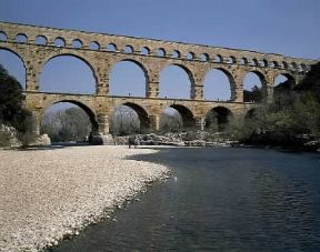 Acquedotto romano (sec. I d.C.) Pont-du-Gard a NÃ®mes.De Agostini Picture Library/G. Dagli Orti