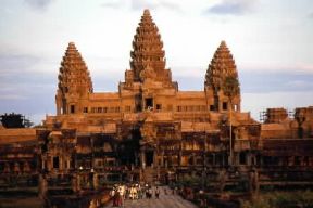 Angkor. L'Angkor Vat, il piÃ¹ imponente santuario dell'arte khmer (sec. XII).De Agostini Picture Library/C. Sappa