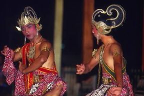 Indonesia . Un momento della danza ispirata all'epica del Ramayana. De Agostini Picture Library/L. Romano
