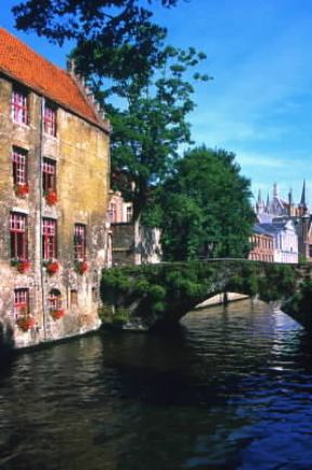 Bruges. Edifici affacciati lungo un canale.De Agostini Picture Library / Buss