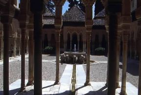 Granada. Il cortile dei Leoni all'interno dell'Alhambra.De Agostini Picture Library / C. Sappa