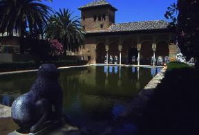 Granada. Veduta di un giardino dell'Alhambra.De Agostini Picture Library / C. Sappa
