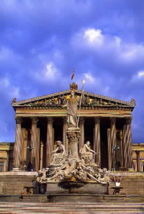 Vienna. La facciata del Parlamento.De Agostini Picture Library/W. Buss