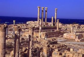 Libia. Veduta delle rovine di Sabratha.De Agostini Picture Library/C. Sappa