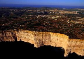 Malta. Le falesie a sud dell'isola di Gozo.De Agostini Picture Library/G. SioÃ«n