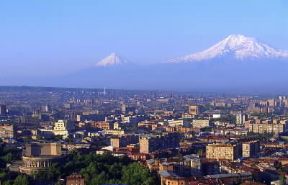 Jerevan . Veduta della cittÃ  con il monte Ararat.De Agostini Picture Library/W. Buss