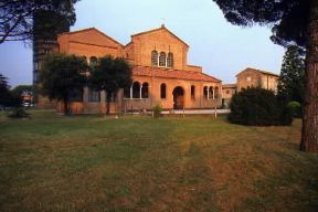 Ravenna. L'esterno di S. Apollinare in Classe.De Agostini Picture Library/G. Carfagna