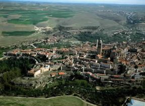 Segovia . Veduta aerea della cittÃ  spagnola.De Agostini Picture Library/Pubbli Aer Foto