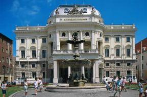 Bratislava. Il teatro nazionale slovacco.De Agostini Picture Library/W. Buss