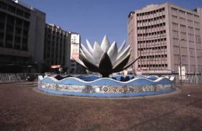 Bangladesh. Monumento raffigurante il fiore di loto, emblema nazionale, in una piazza della cittÃ  di Dhaka.De Agostini Picture Library/C. Maury