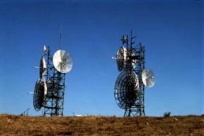 Antenna. Ripetitori RAI sul Monte Beigua (SV) nell'Appennino Ligure.Farabolafoto