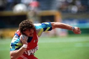 Atletica. L'atleta Werner Gunthor impegnato nel lancio del peso durante i Mondiali di Atletica di Tokio del 1991.Farabolafoto