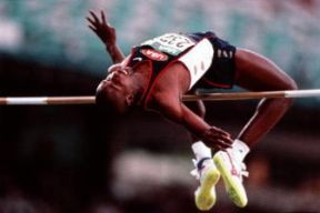 Atletica. L'atleta Charles Austin, medaglia d'oro nel salto in alto, impegnato in una prova durante le XXVI Olimpiadi svoltesi ad Atlanta nel 1996.Farabolafoto