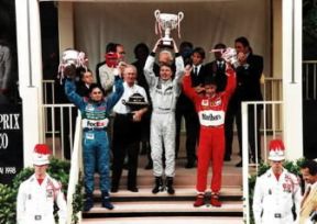 Automobilismo. Giancarlo Fisichella, Mika Hakkinen ed Eddie Irvine sul podio del Gran Premio di Formula 1 del 1998.Farabolafoto