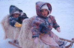 Adattamento alle condizioni climatiche.
. Adattamento. L'acclimatazione dell'organismo a condizioni climatiche diverse da quelle abituali è consentita da una serie di modificazioni morfologiche e fisiologiche dell'organismo.