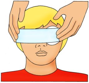 Ferita all'occhio: proteggere l'occhio con una garza. Ferita all'occhio. Proteggete l'occhio con una garza.