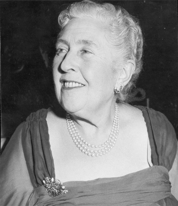 La scrittrice Agatha Christie (1890-1976) in una fotografia degli anni Sessanta Agatha Mary Clarissa Miller, meglio nota come Agatha Christie, scrittrice inglese di romanzi gialli, pubblicò il suo primo romanzo giallo nel 1920, 