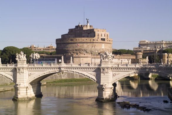 Castel Sant'Angelo, Roma Lazio - Roma, il fiume Tevere e il ponte Vittorio. Sullo sfondo Castel Sant'Angelo 