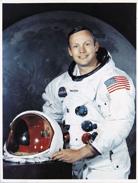 L'astronauta Neil Armstrong, comandante della missione Apollo 11 Con il nome Apollo si indica un programma di esplorazione della superficie lunare iniziato dalla NASA nel 1961. Il programma, sviluppatosi in tre fasi e raggiunto lo storico obiettivo di portare un uomo sulla Luna (1969), si concluse nel 1972.