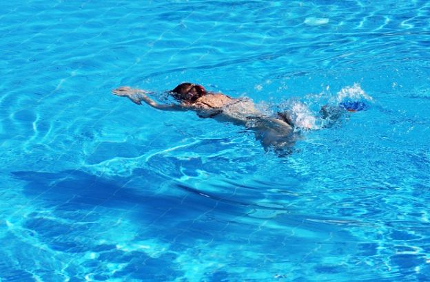 nuotare-piscina